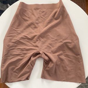 SKIMS Sheer Sculpt Low Back Short